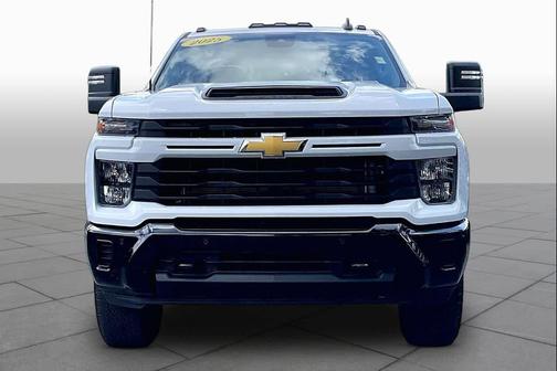 Summit White 2025 Chevrolet Silverado 2500 Custom
