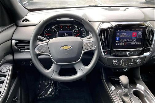 Green 2023 Chevrolet Traverse LT Cloth