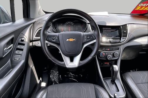 Mosaic Black Metallic 2020 Chevrolet Trax LT