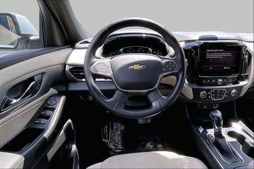 Silver Ice Metallic 2022 Chevrolet Traverse LT Cloth