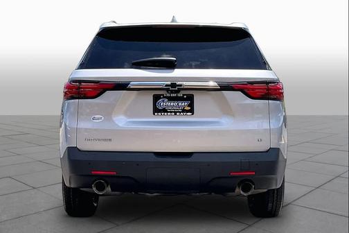 Silver Ice Metallic 2022 Chevrolet Traverse LT Cloth