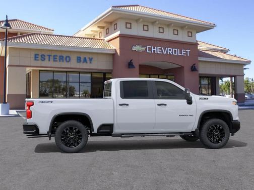 Summit White 2026 Chevrolet Silverado 2500 Custom