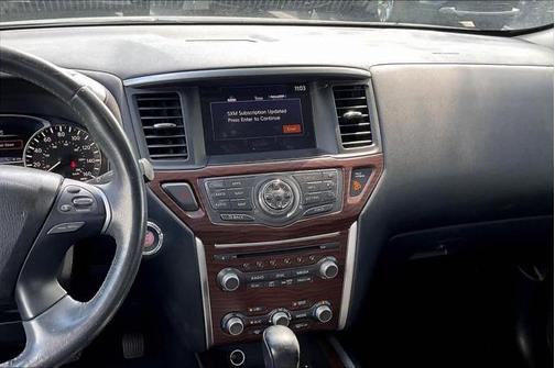 2017 Nissan Pathfinder Platinum