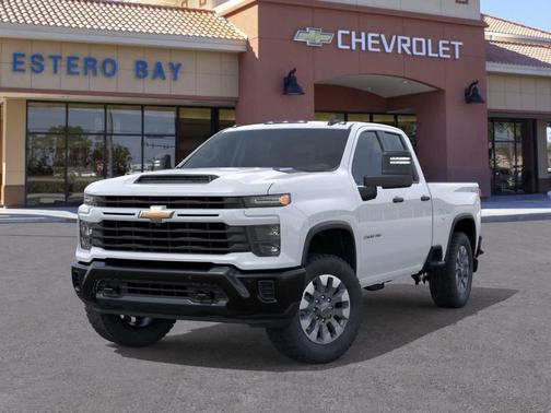 Summit White 2026 Chevrolet Silverado 2500 Custom