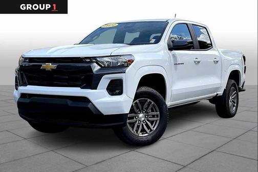 White 2024 Chevrolet Colorado LT