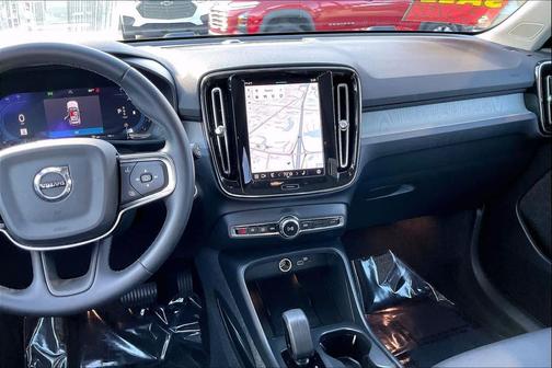 2024 Volvo XC40 B5 Core Bright Theme