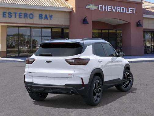 Iridescent Pearl Tricoat 2026 Chevrolet Trailblazer RS