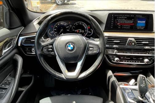 2018 BMW 530 530i