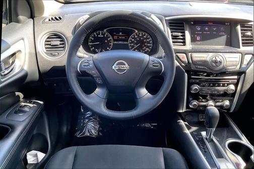 2018 Nissan Pathfinder SV