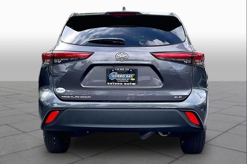 Gray 2022 Toyota Highlander XLE