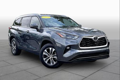Gray 2022 Toyota Highlander XLE