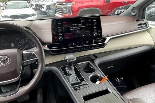 2021 Toyota Sienna Platinum 7 Passenger