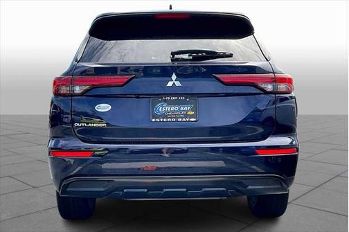 2022 Mitsubishi Outlander Black Edition 2WD