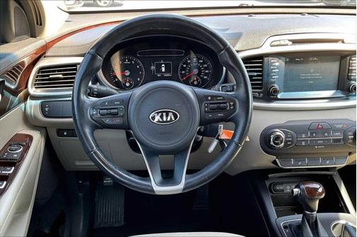 2017 Kia Sorento LX