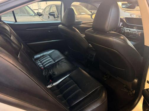 White 2016 Lexus ES 350 Base
