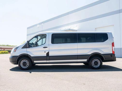 Siver 2017 Ford Transit-350 XL