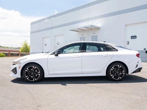 Glacial White Pearl 2022 Kia K5 GT-Line