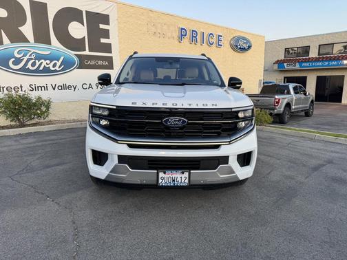 Oxford White 2025 Ford Expedition Platinum
