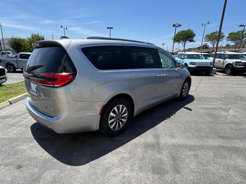 2021 Chrysler Pacifica Hybrid Touring L