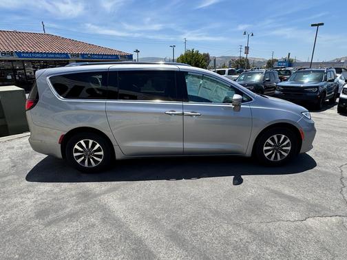 2021 Chrysler Pacifica Hybrid Touring L