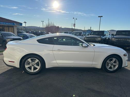 2022 Ford Mustang EcoBoost