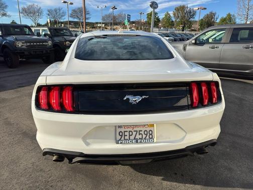 2022 Ford Mustang EcoBoost