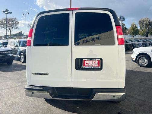 2022 Chevrolet Express 3500 LT