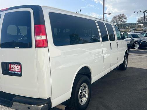 2022 Chevrolet Express 3500 LT