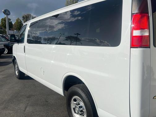 2022 Chevrolet Express 3500 LT