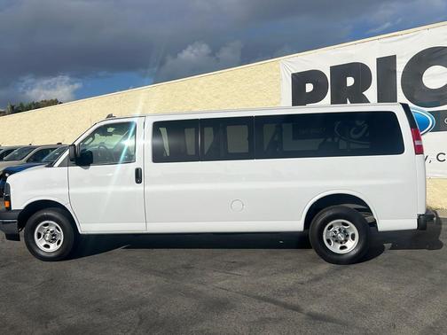 2022 Chevrolet Express 3500 LT