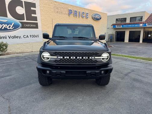 Shadow Black 2025 Ford Bronco Badlands