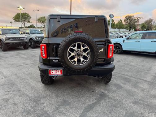 Shadow Black 2025 Ford Bronco Badlands
