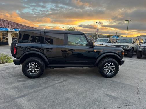Shadow Black 2025 Ford Bronco Badlands
