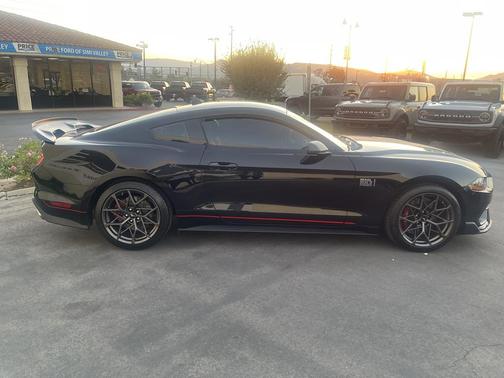 2022 Ford Mustang Mach 1