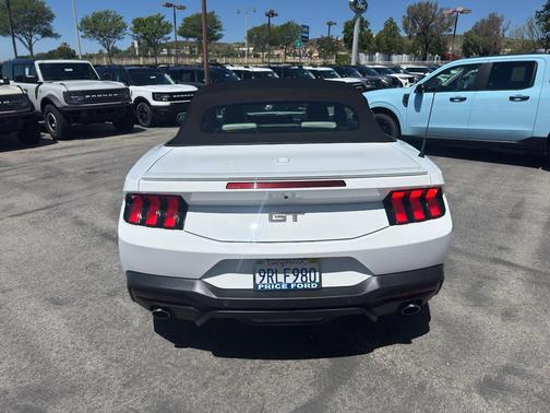 Oxford White 2025 Ford Mustang GT Premium