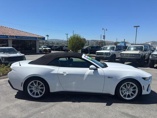 Oxford White 2025 Ford Mustang GT Premium