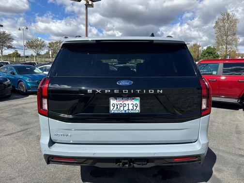 Glacier Gray Metallic 2026 Ford Expedition Active