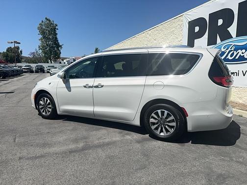 2021 Chrysler Pacifica Hybrid Touring L