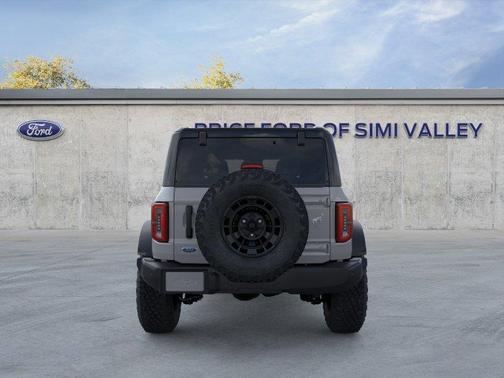 Avalanche Gray 2026 Ford Bronco Outer Banks