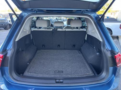 Platinum Gray Metallic 2017 Volkswagen Golf Alltrack TSI SE