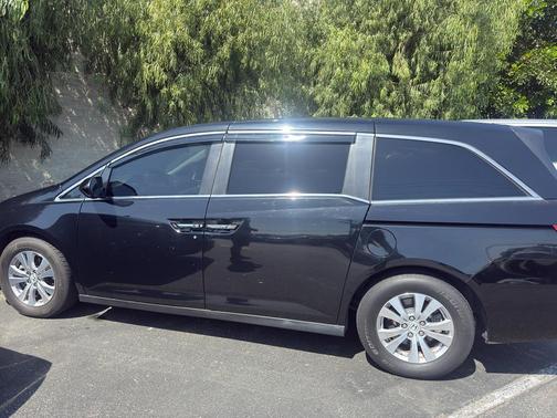 Crystal Black Pearl 2016 Honda Odyssey SE