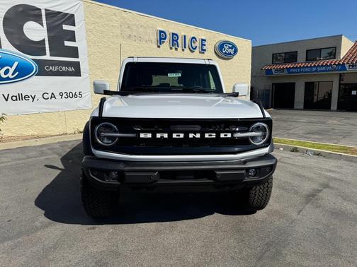 Oxford White 2026 Ford Bronco Outer Banks