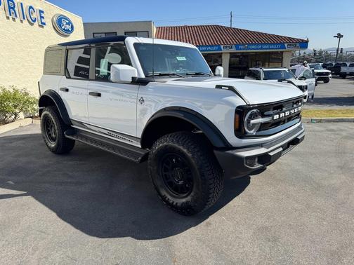 Oxford White 2026 Ford Bronco Outer Banks