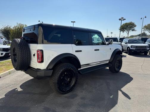 Oxford White 2026 Ford Bronco Outer Banks