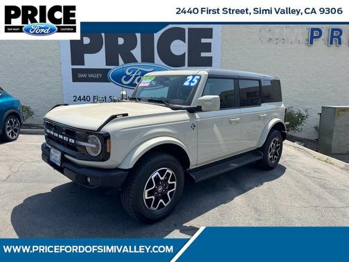 Desert Sand 2025 Ford Bronco Outer Banks