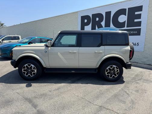 Desert Sand 2025 Ford Bronco Outer Banks