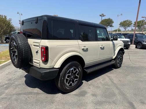 Desert Sand 2025 Ford Bronco Outer Banks