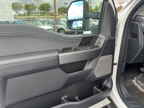 Oxford White 2026 Ford F-250 Lariat