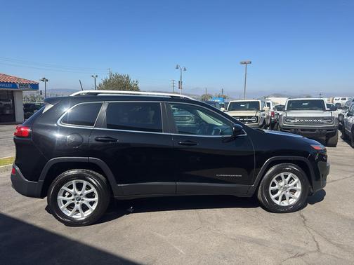 Diamond Black 2017 Jeep Cherokee Latitude