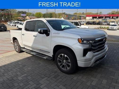 Iridescent Pearl Tricoat 2024 Chevrolet Silverado 1500 High Country